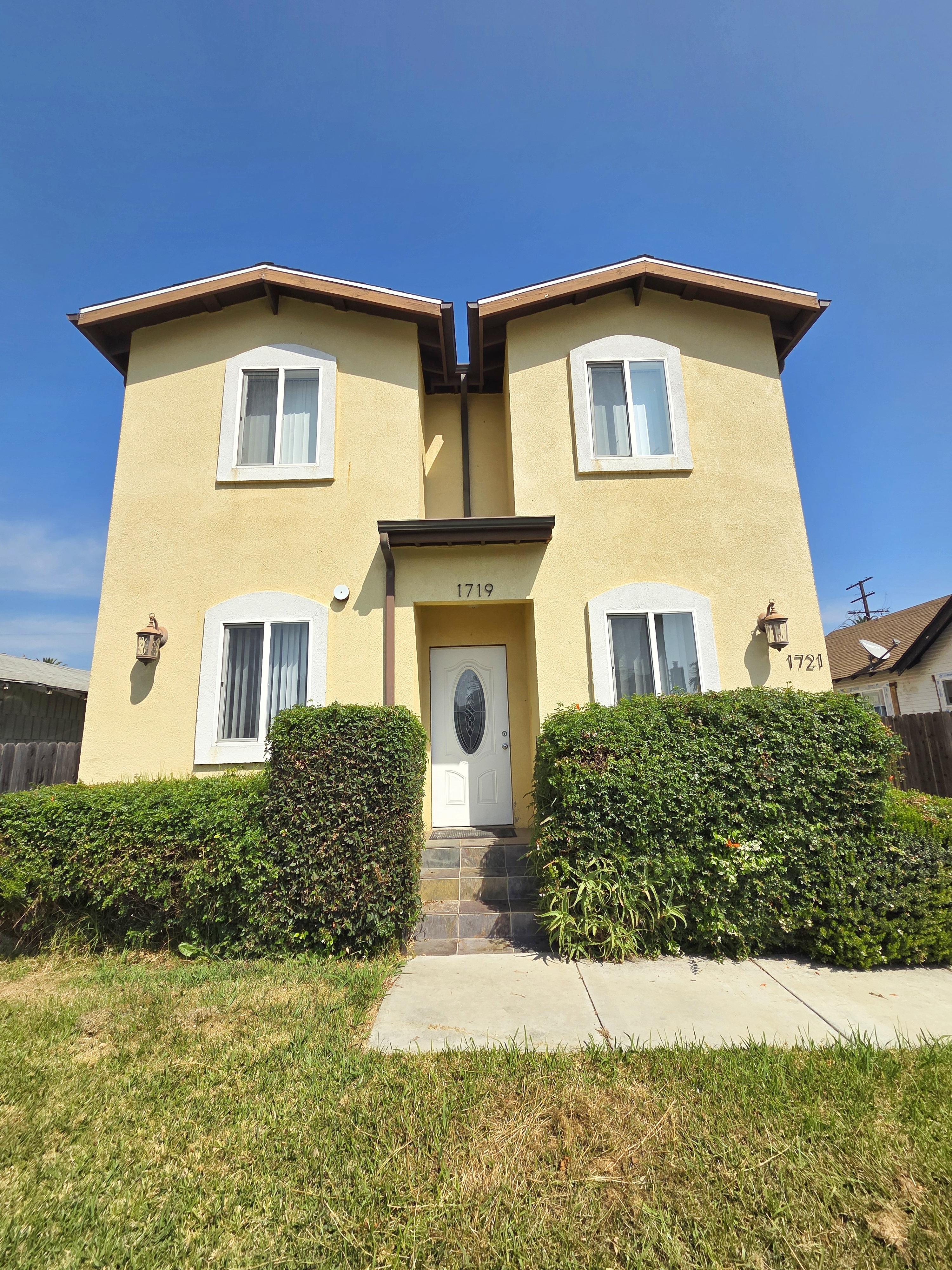 5 bedroom house for lease in Park Hills Heights area — 1719 W 39th Pl, Los Angeles, CA 90062 — 5 bed, 3 bath, 1725 sqft — for lease