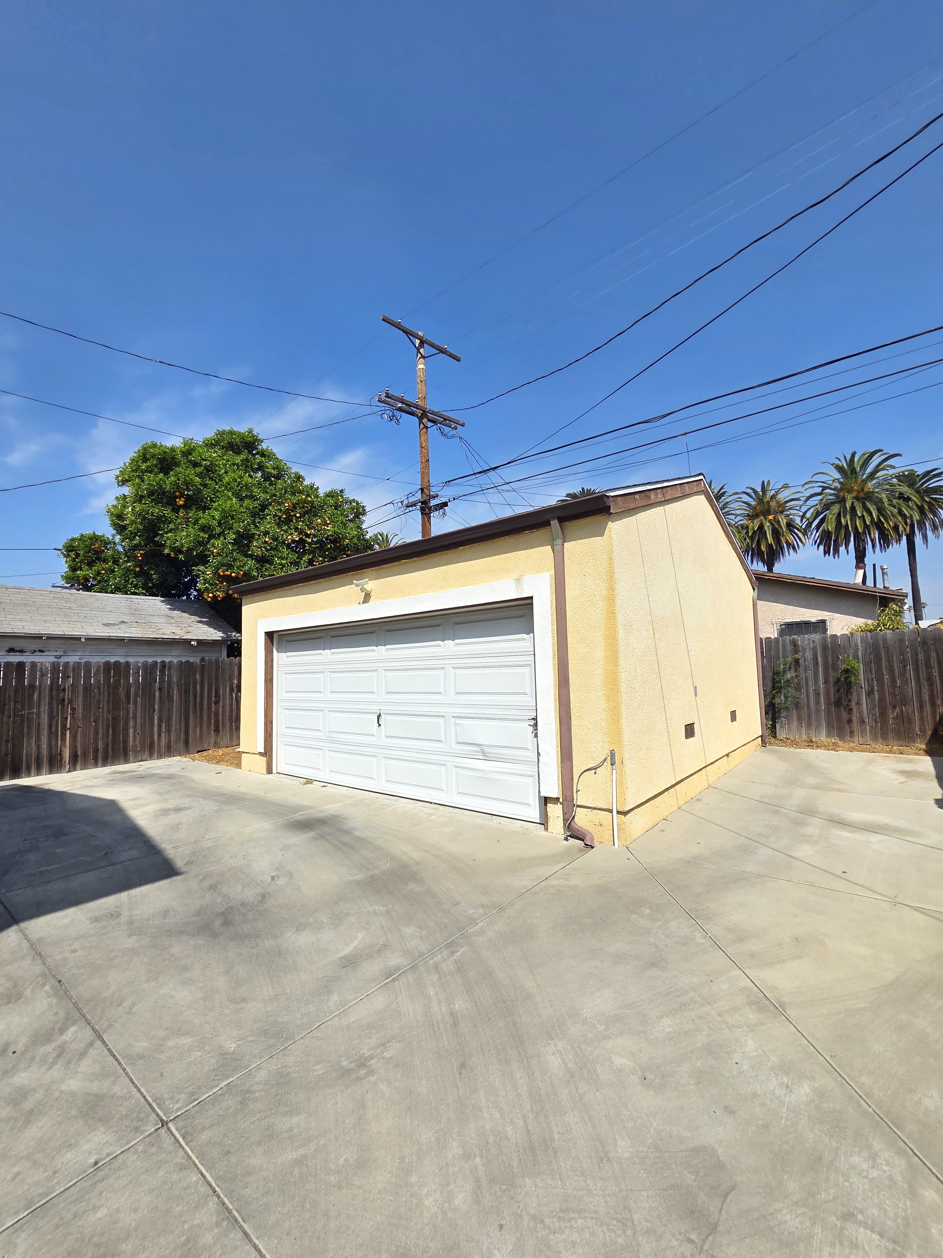 5 bedroom house for lease in Park Hills Heights area — 1719 W 39th Pl, Los Angeles, CA 90062 — 5 bed, 3 bath, 1725  sqft — for lease — photo 2