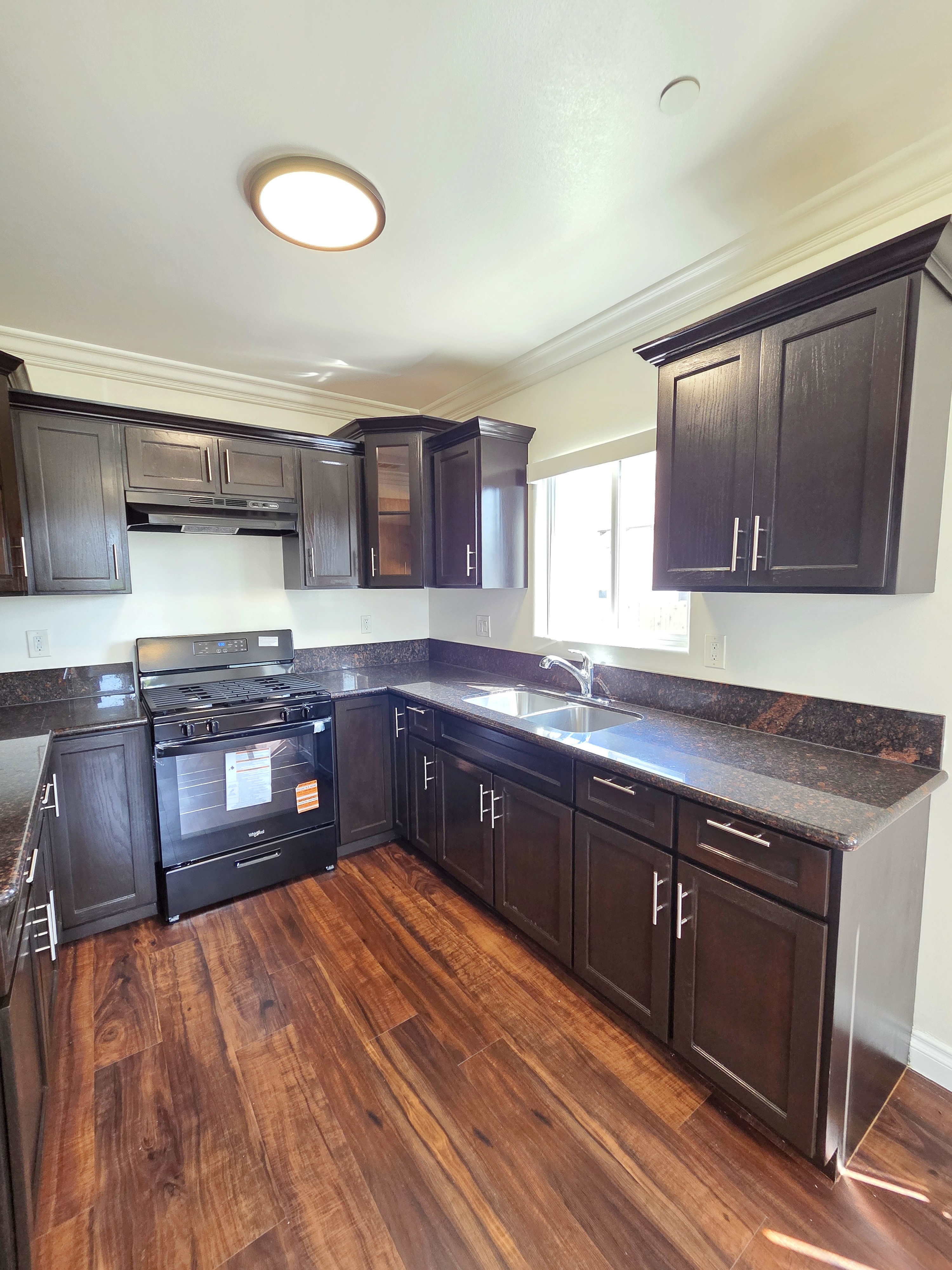 5 bedroom house for lease in Park Hills Heights area — 1719 W 39th Pl, Los Angeles, CA 90062 — 5 bed, 3 bath, 1725  sqft — for lease — photo 3