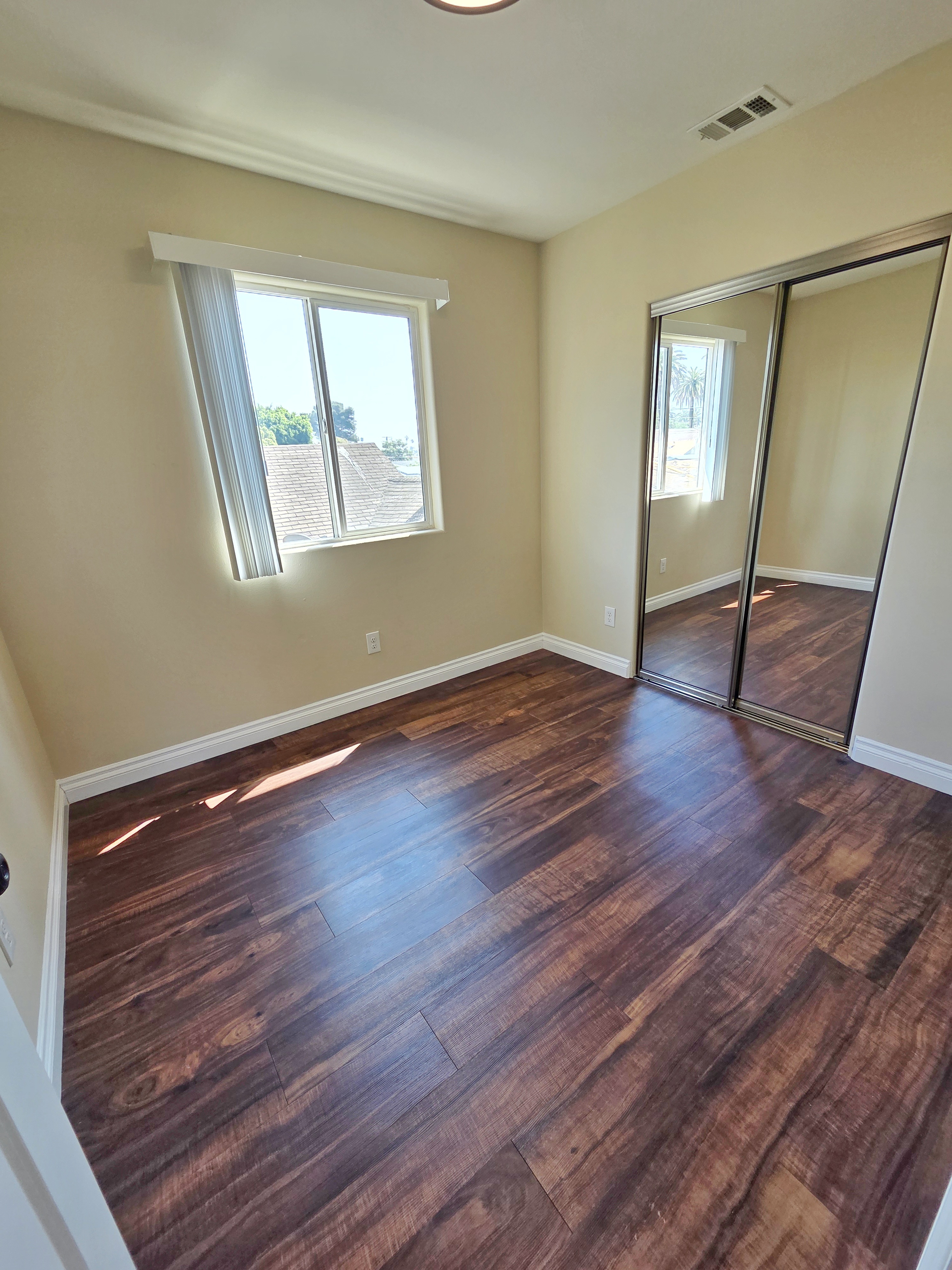 5 bedroom house for lease in Park Hills Heights area — 1719 W 39th Pl, Los Angeles, CA 90062 — 5 bed, 3 bath, 1725  sqft — for lease — photo 7