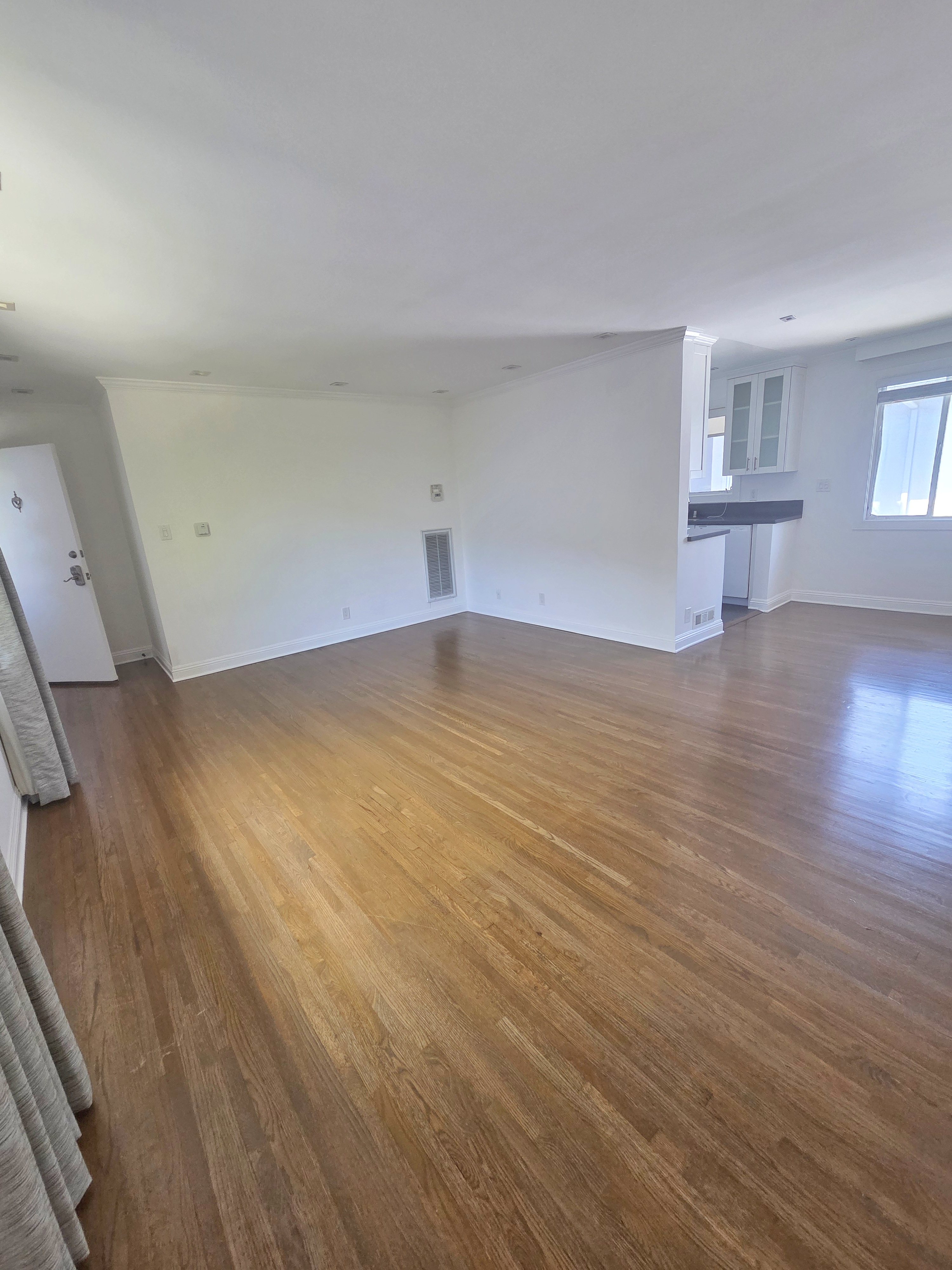 Charming 1 bedroom in Santa Monica, top floor — 134 C San Vicente Blvd, Santa Monica, CA 90402 — 1 bed, 1 bath, 670 sqft — for lease — photo 3