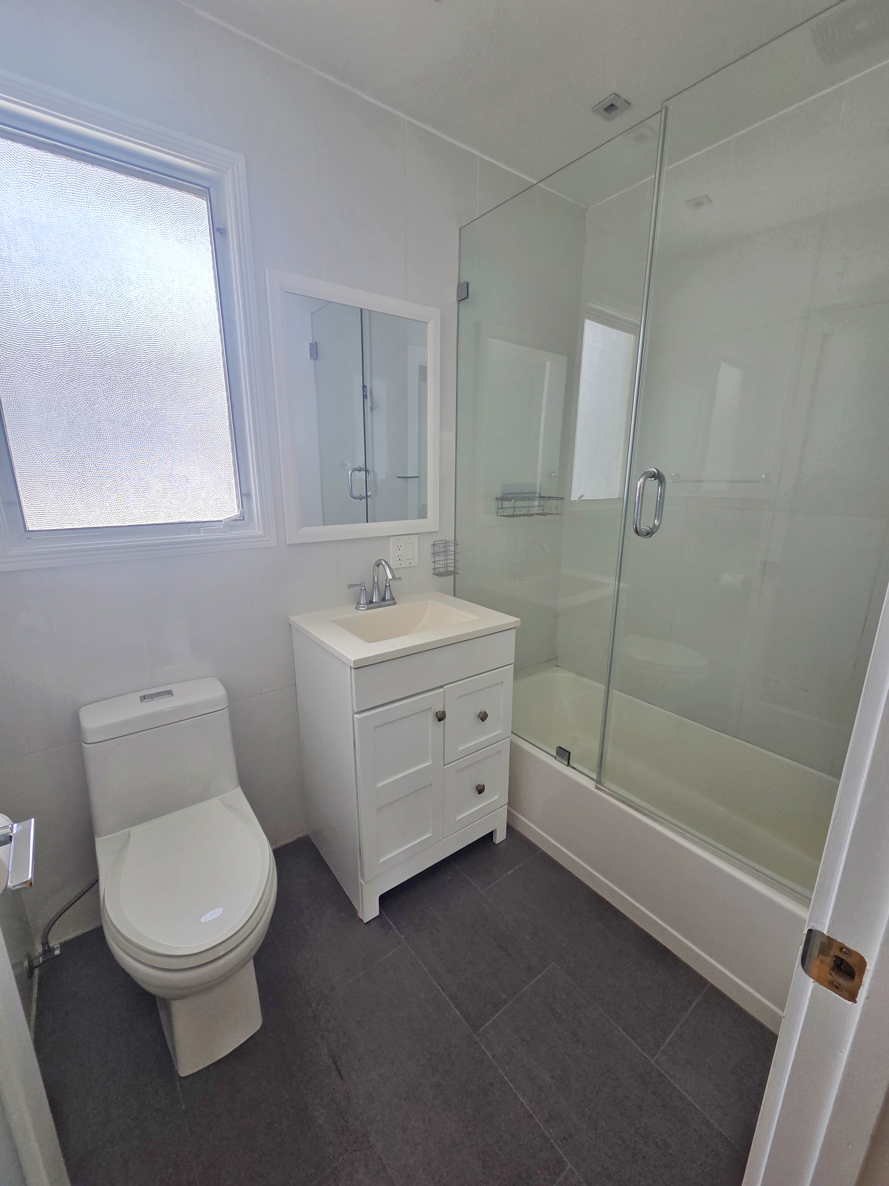 Charming 1 bedroom in Santa Monica, top floor — 134 C San Vicente Blvd, Santa Monica, CA 90402 — 1 bed, 1 bath, 670 sqft — for lease — photo 6