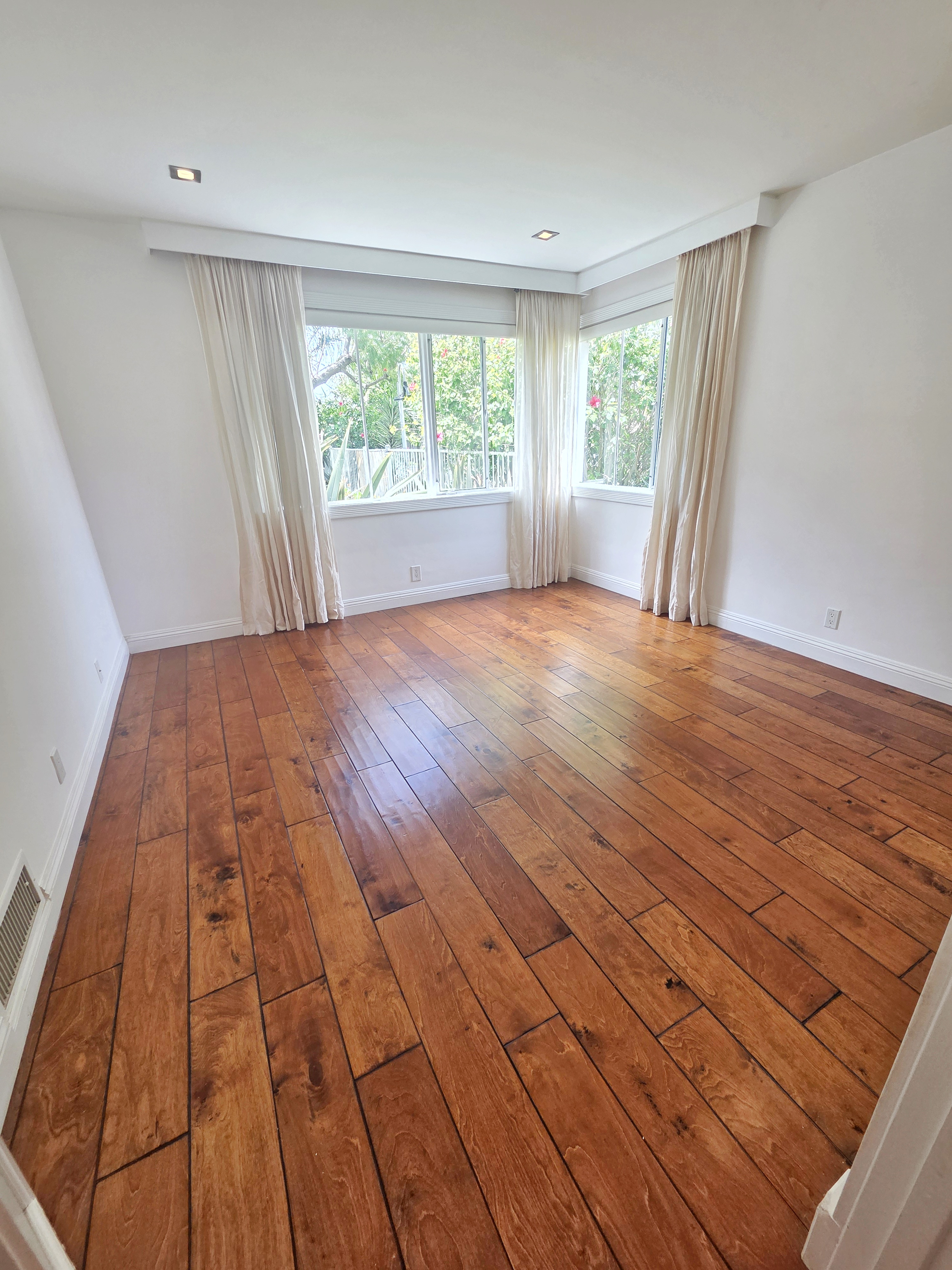 One bedroom and 2 min walk from the panoramic ocean views — 142 B San Vicente Blvd, Santa Monica, 90402 — 1 bed, 1 bath, 670 sqft — for lease — photo 5