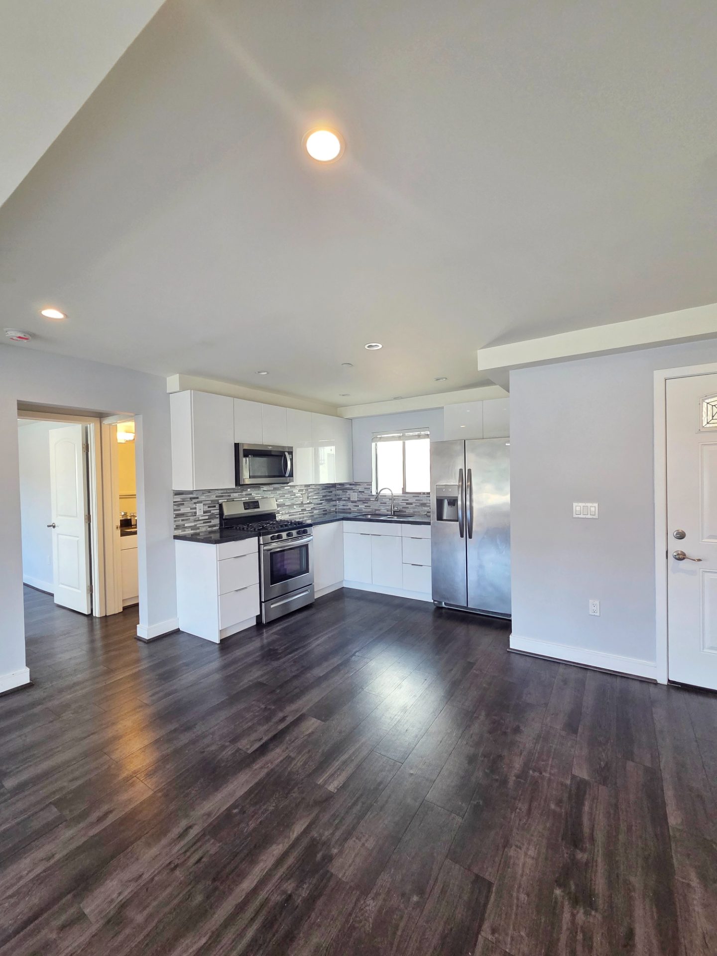 4 bedrooms for lease in West Adams area — 2651 S Hobart Blvd, Los Angeles, CA 90018 — 4 bed, 3 bath, 1,400 sqft — for lease — photo 3