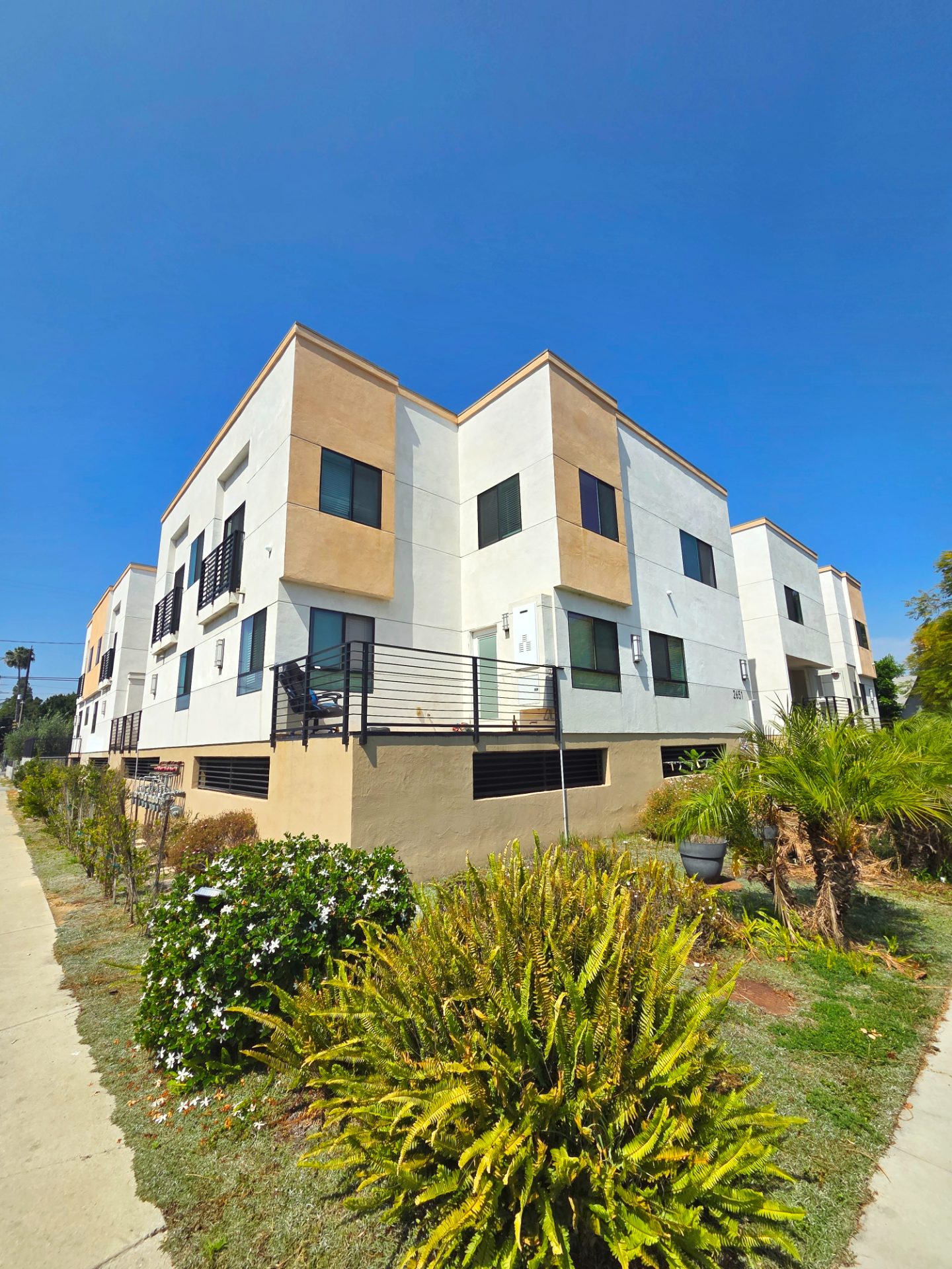 4 bedrooms for lease in West Adams area — 2651 S Hobart Blvd, Los Angeles, CA 90018 — 4 bed, 3 bath, 1,400 sqft — for lease — photo 8