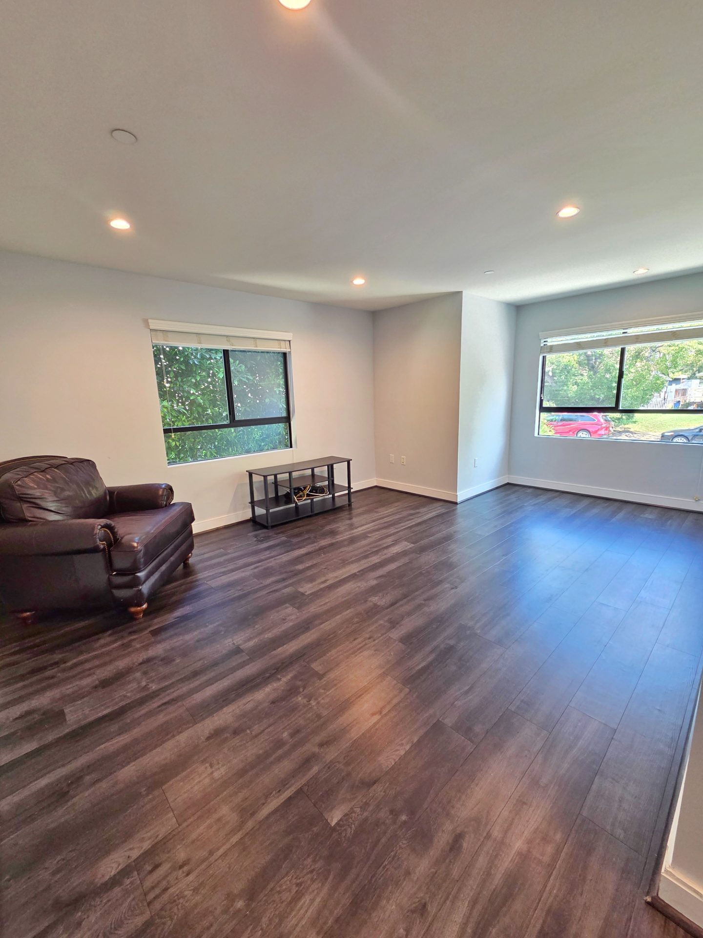 3 bedrooms in a 2-storey unit in West Adams area — 2651 S Hobart Blvd, Los Angeles, CA 90018 — 3 bed, 2.5 bath, 1,179 sqft — for lease — photo 8
