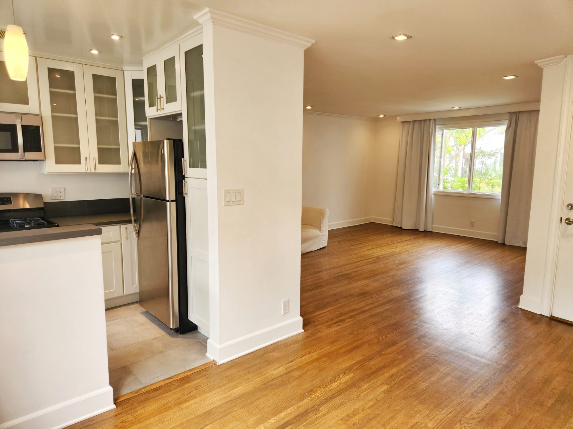 Charming 1 bedroom in Santa Monica — 136 A San Vicente Blvd, Santa Monica, CA 90402 — 1 bed, 1 bath, 670 sqft — for lease — photo 3