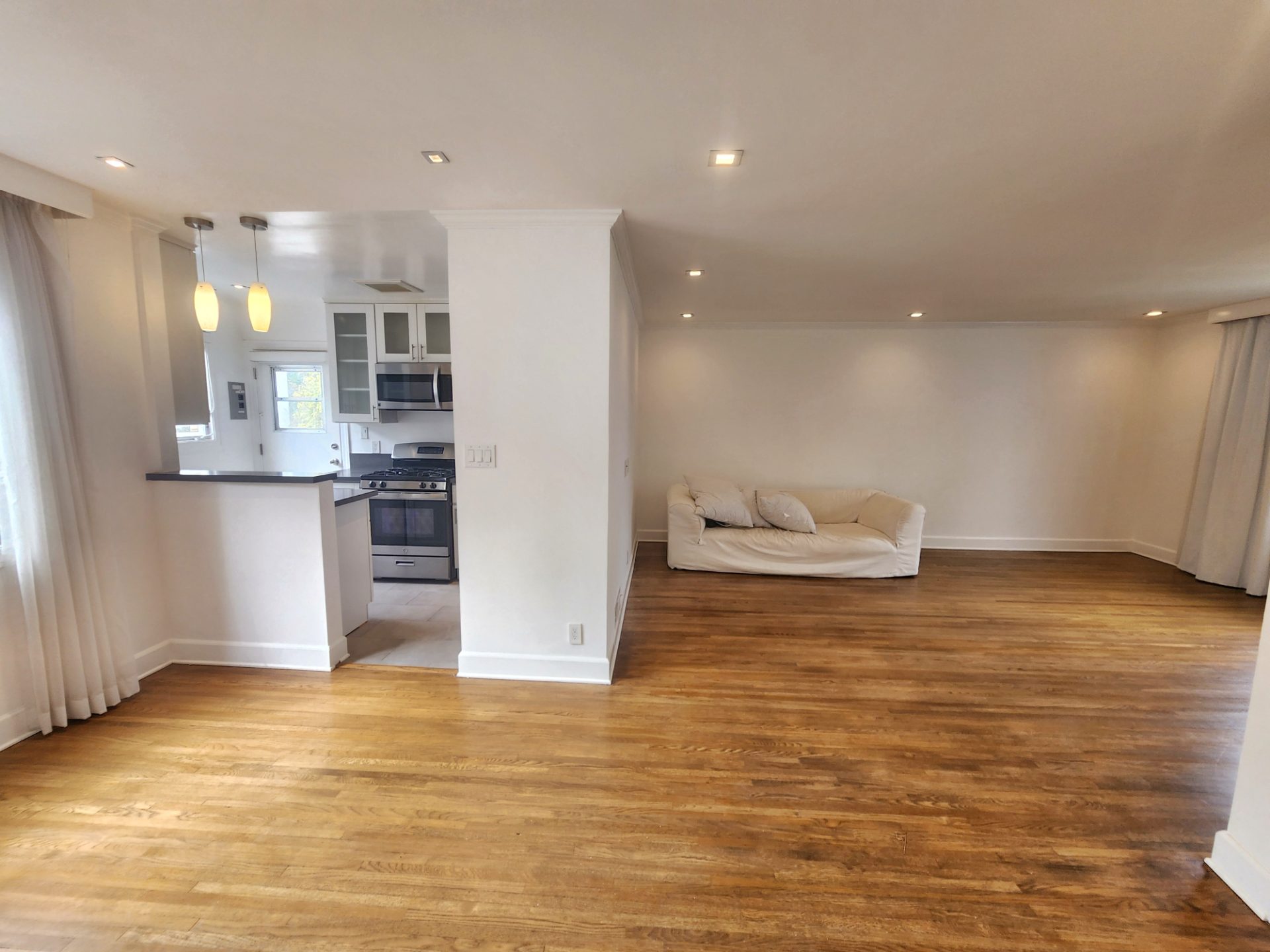 Charming 1 bedroom in Santa Monica — 136 A San Vicente Blvd, Santa Monica, CA 90402 — 1 bed, 1 bath, 670 sqft — for lease — photo 4