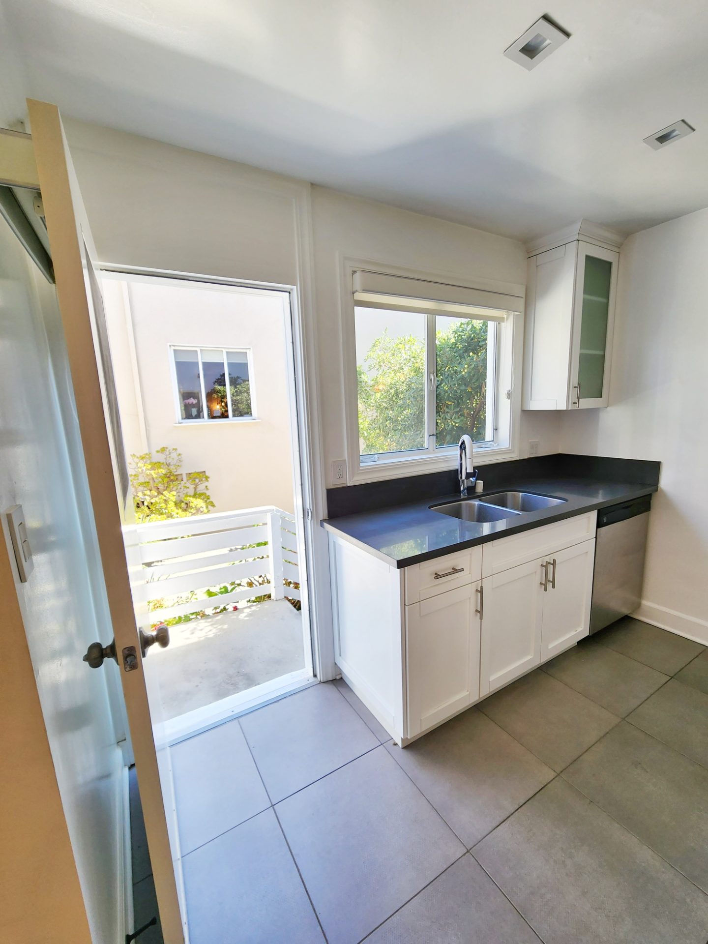 One bedroom and 2 min walk from the panoramic ocean views — 142 A San Vicente Blvd, Santa Monica, 90402 — 1 bed, 1 bath, 670 sqft — for lease — photo 7
