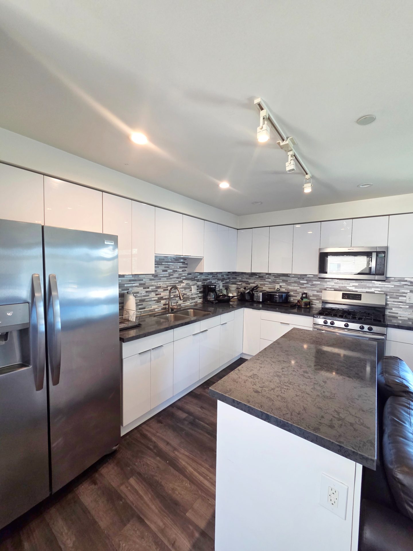 4 bedrooms for lease in West Adams area — 2651 S Hobart Blvd, Los Angeles, CA 90018 — 4 bed, 3 bath, 1,400 sqft — for lease — photo 4