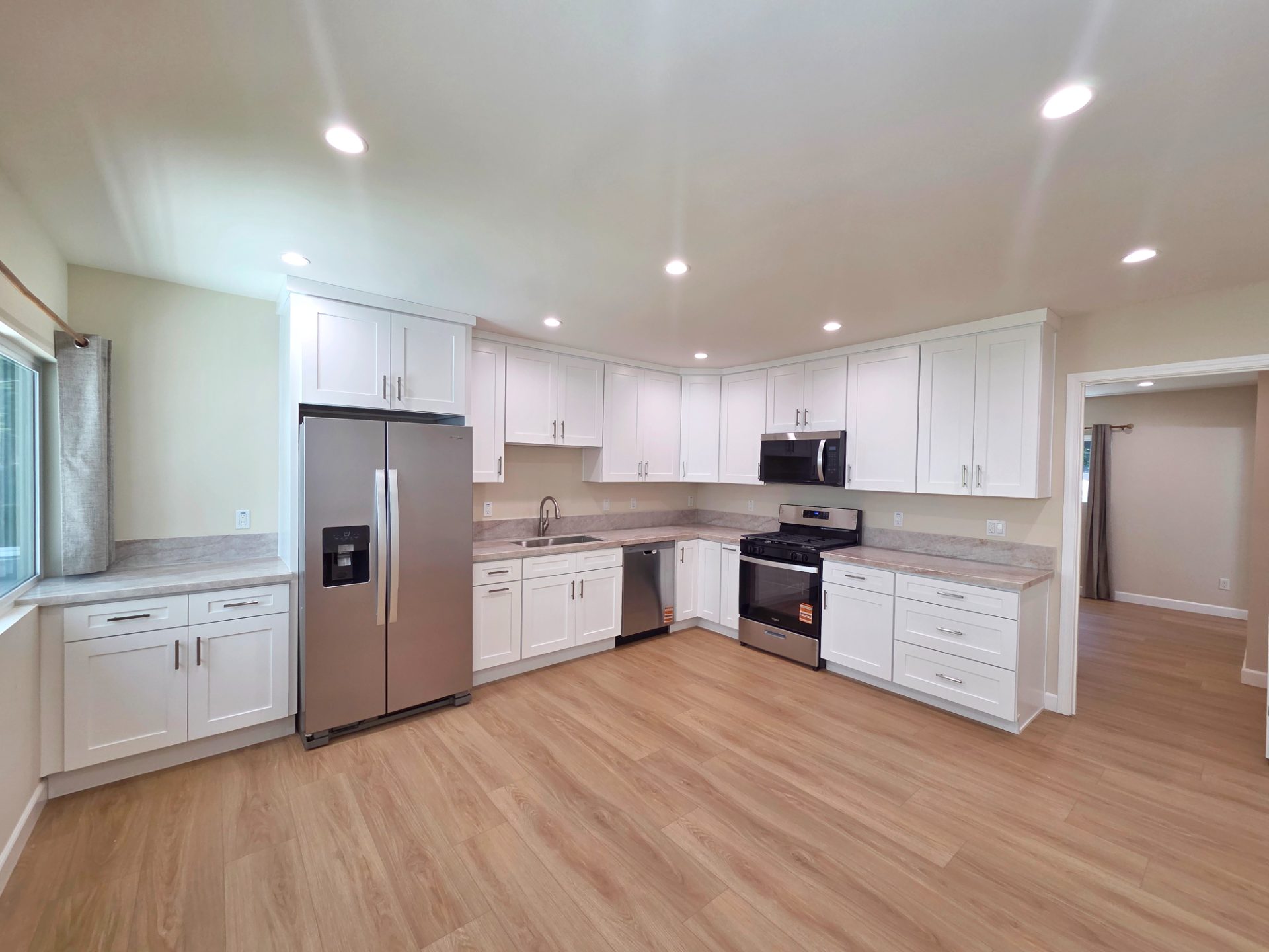 3 bedrooms 3 baths in West LA by Sawtelle area — 1449 Butler Ave — 3 bed, 3 bath, 1300 sqft — for lease