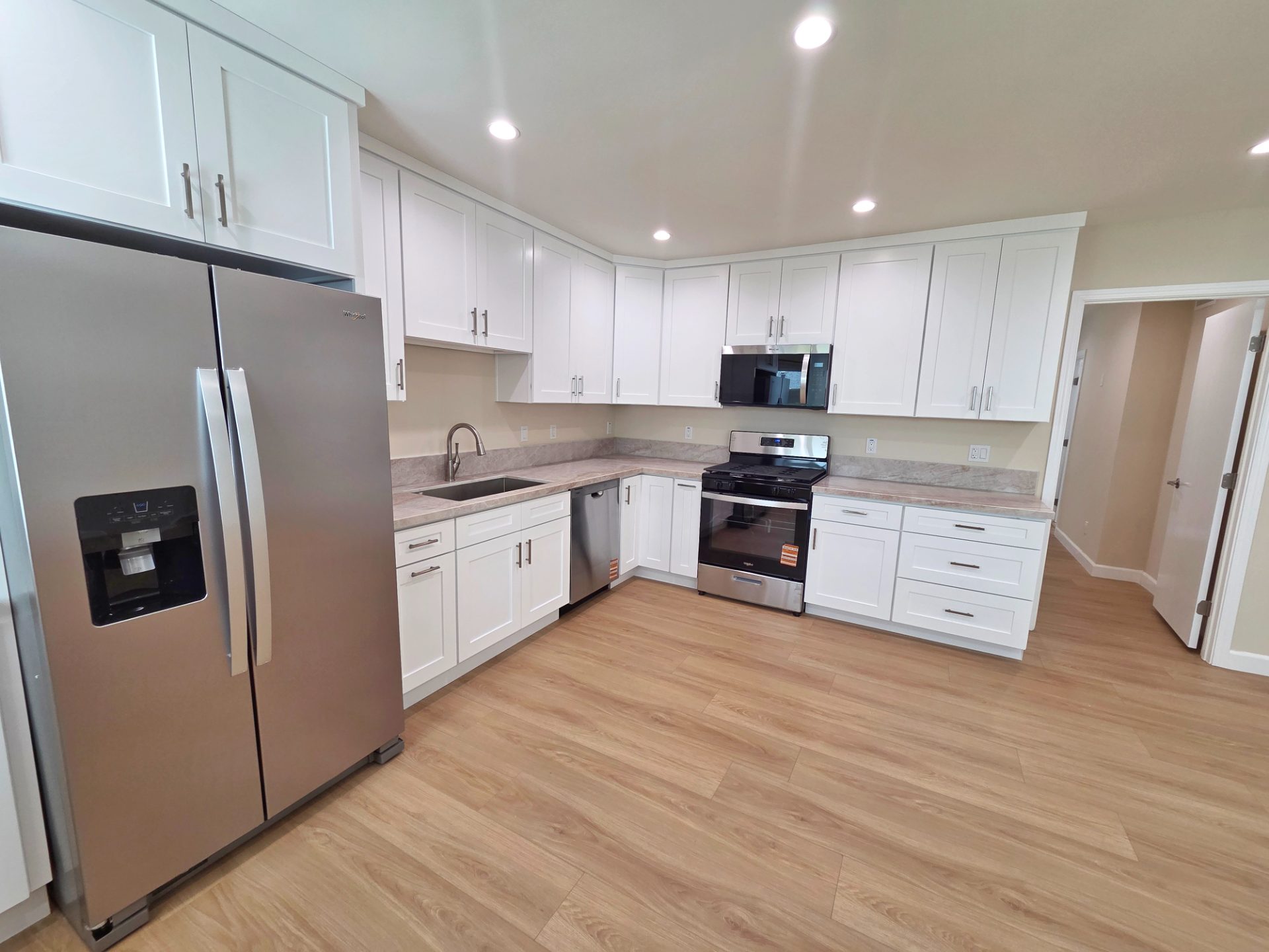 3 bedrooms 3 baths in West LA by Sawtelle area — 1449 Butler Ave — 3 bed, 3 bath, 1300 sqft — for lease — photo 2