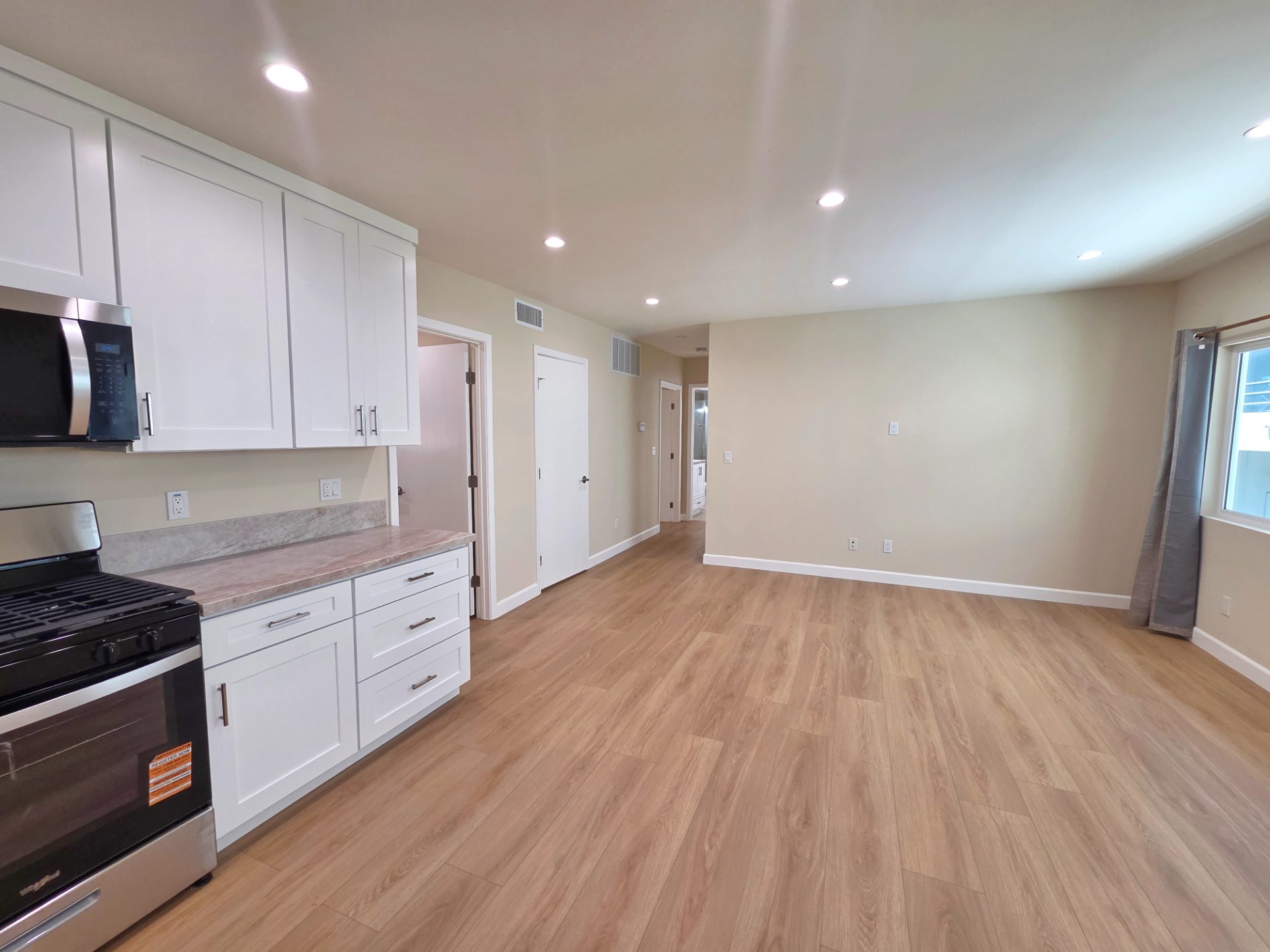 3 bedrooms 3 baths in West LA by Sawtelle area — 1449 Butler Ave — 3 bed, 3 bath, 1300 sqft — for lease — photo 3