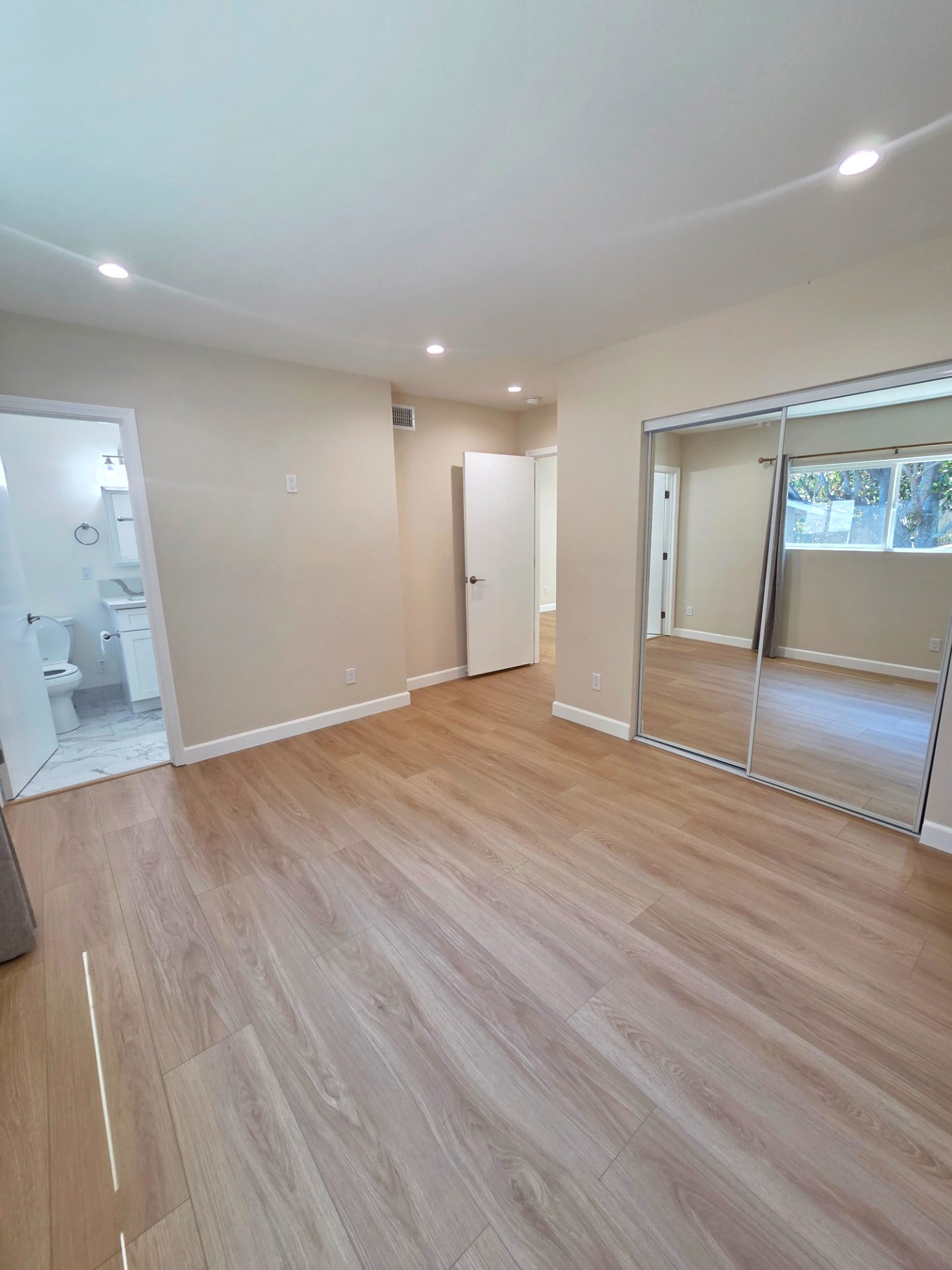 3 bedrooms 3 baths in West LA by Sawtelle area — 1449 Butler Ave — 3 bed, 3 bath, 1300 sqft — for lease — photo 4