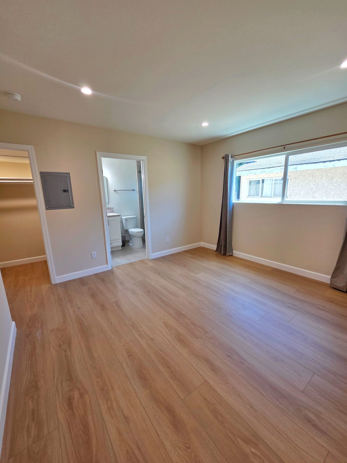 3 bedrooms 3 baths in West LA by Sawtelle area — 1449 Butler Ave — 3 bed, 3 bath, 1300 sqft — for lease — photo 8